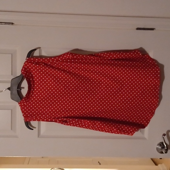 💙🏍Red Polka Dot Sleeveless Top - Picture 6 of 9